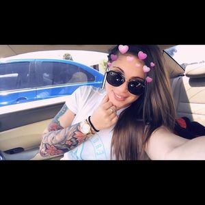 Meet your Posher, Claudia